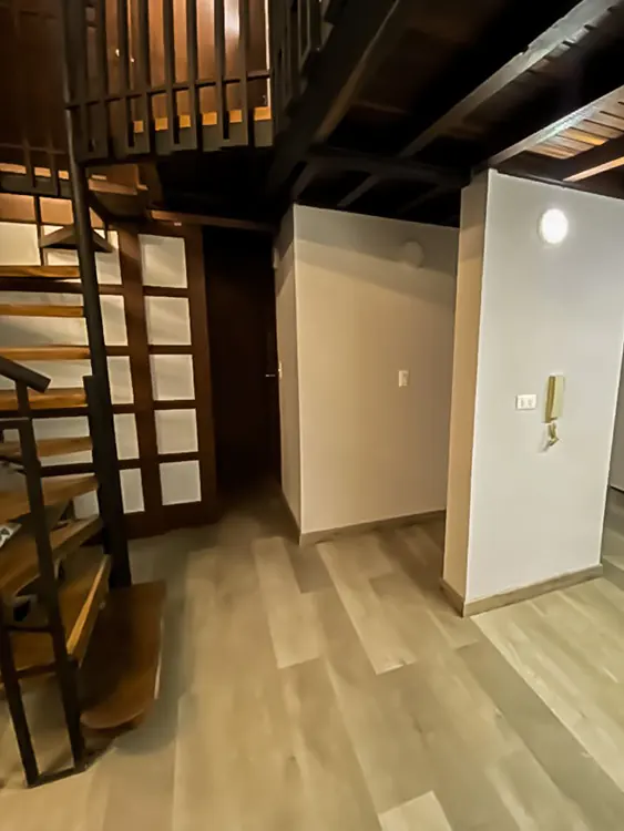 remodelación de apartamentos en Bogotá duplex con madera natural